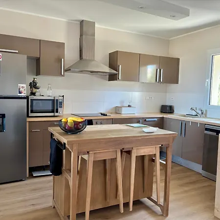 A 3 Pas De La De Sant'ambroggio Lumio (Corsica)