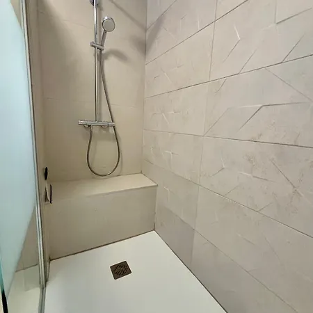 A 3 Pas De La De Sant'ambroggio Lägenhet