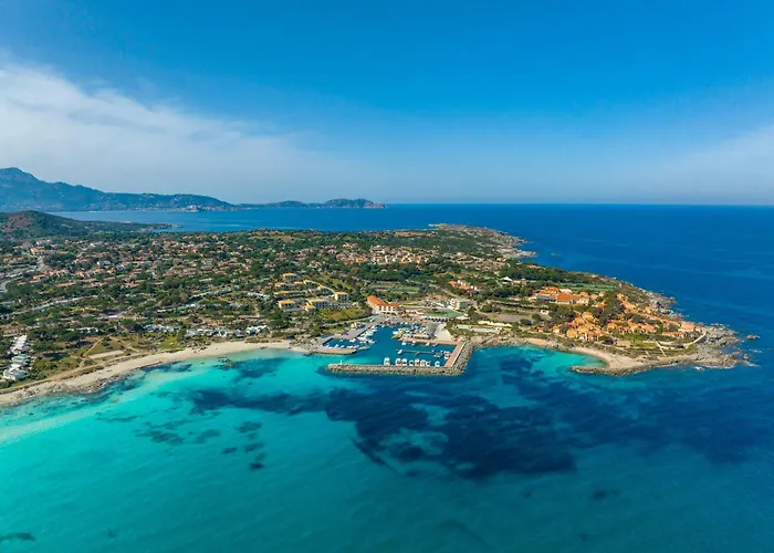 A 3 Pas De La De Sant'ambroggio * Lumio (Corsica)