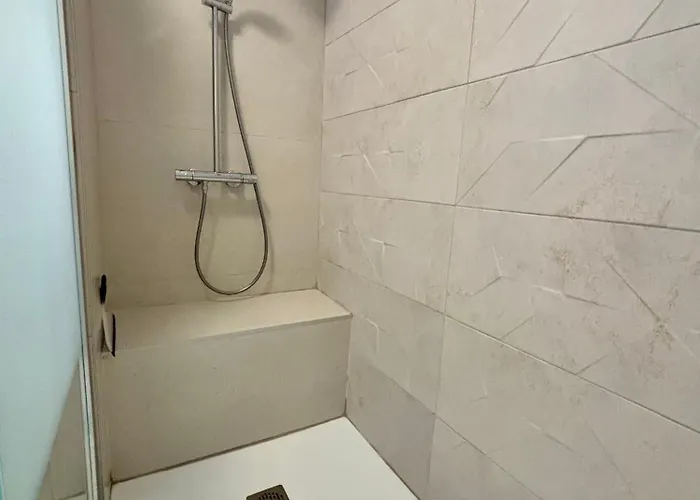 A 3 Pas De La De Sant'ambroggio 公寓